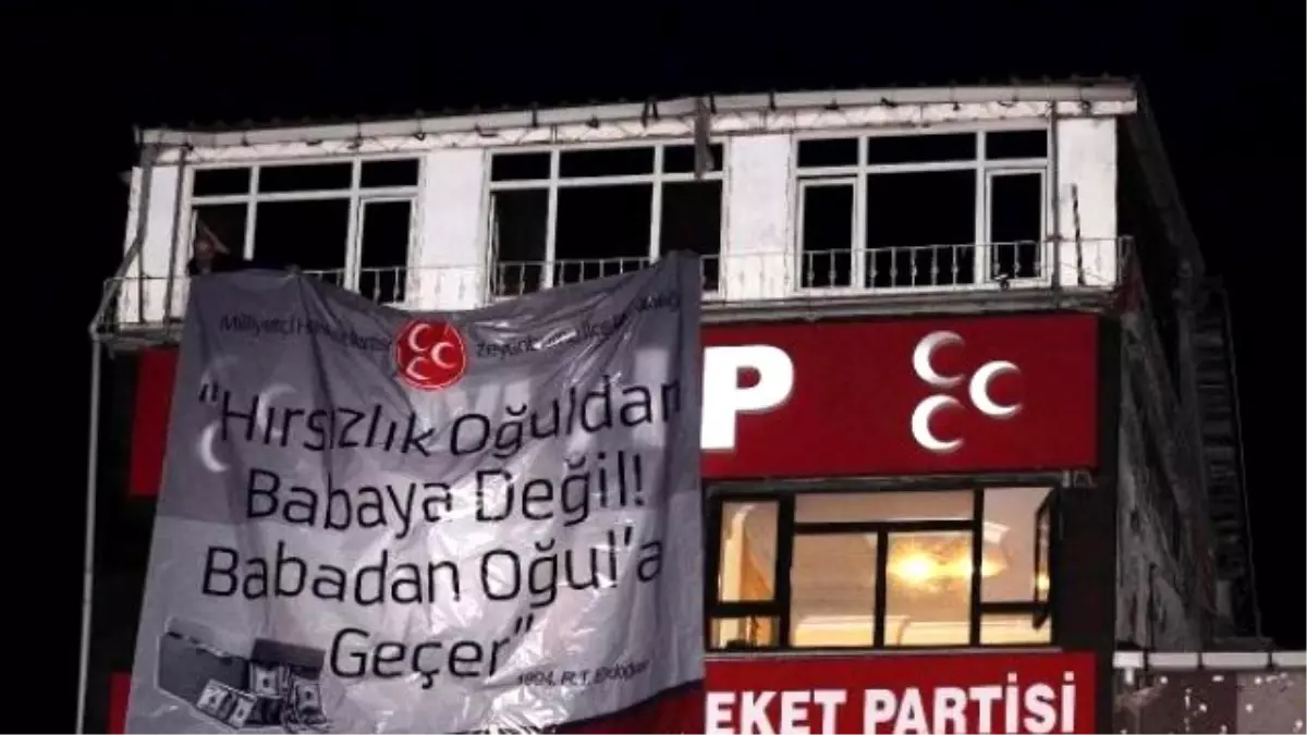 Zeytinburnu MHP\'den Pankartlı Tepki