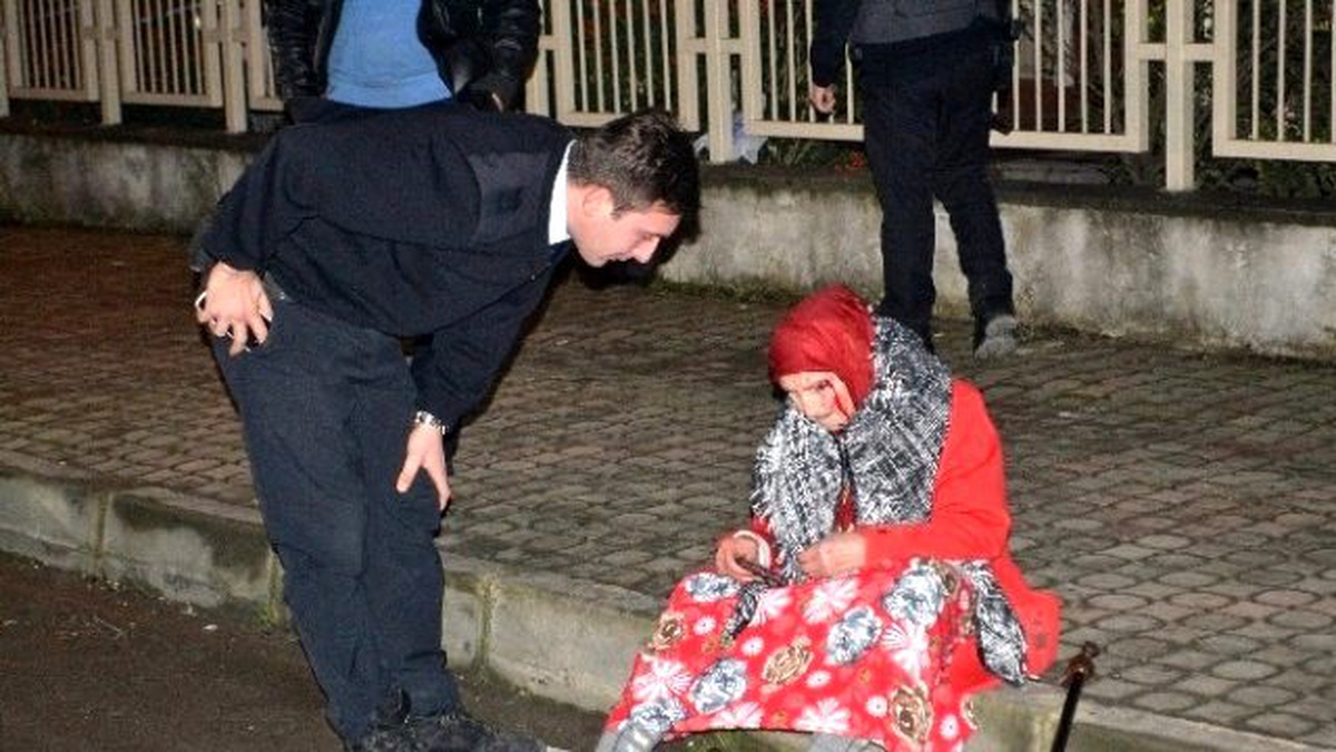 Çerkezköy\'de Otomobilin Çarptığı Kadının Yardımına Polis Koştu