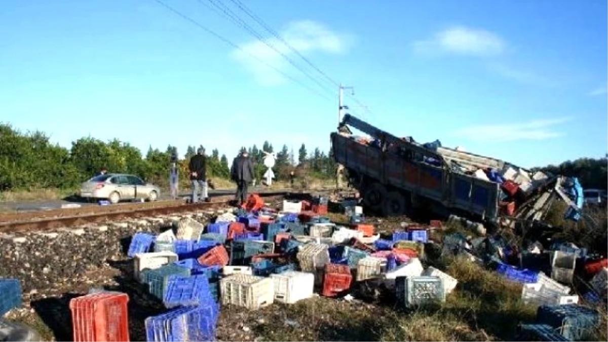 Erzin\'de Trenin Çarptığı Kamyonun Sürücüsü Öldü