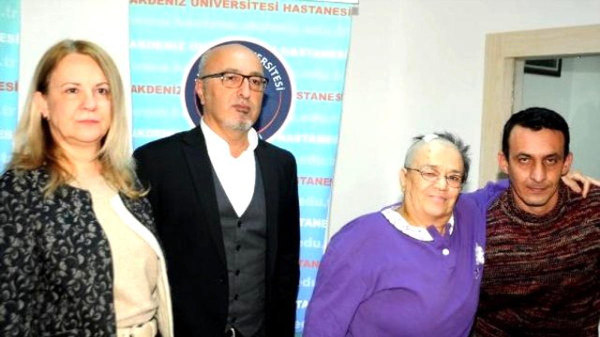 27 Yıldır Süren Titremeden \'Beyin Pili\' ile Kurtuldu