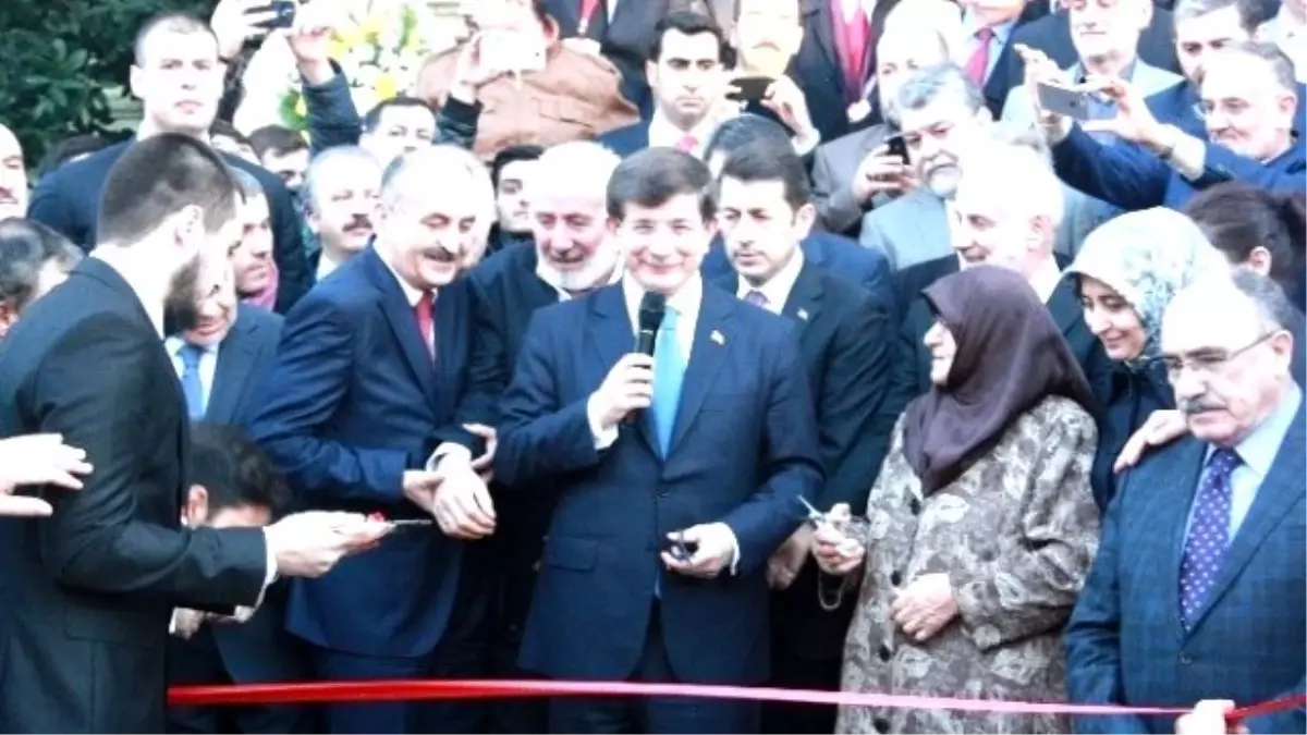 Başbakan Davutoğlu Edirne\'de İki Öğrenci Yurdu Birden Açtı