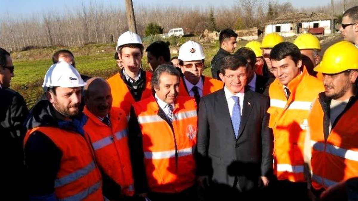 Başbakan Davutoğlu, Köprü İnşaatının Hızlanmasını İstedi