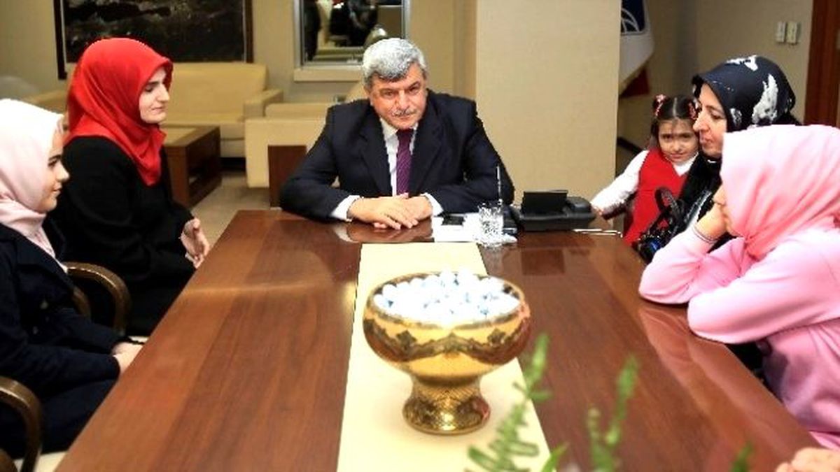 Başkan Karaosmanoğlu\'na Okul Aile Birliği Ziyareti