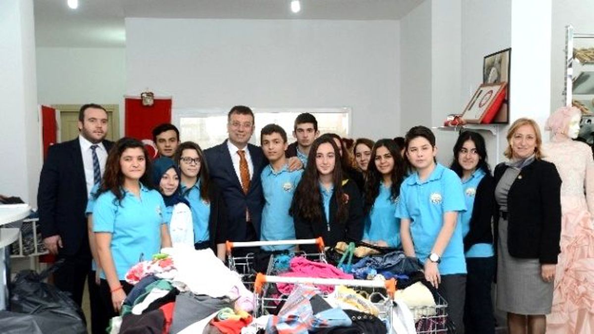 Beylikdüzü\'nde İhtiyaç Sahipleri "Badem" ile Seviniyor