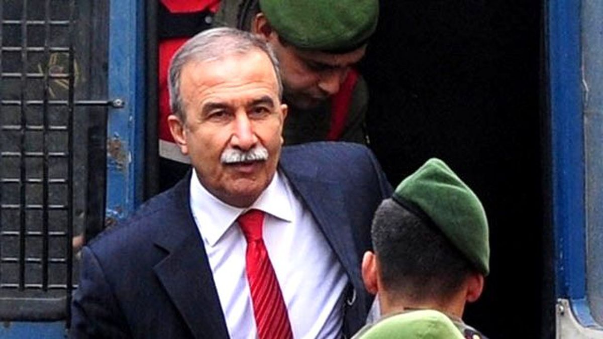 Cemaat\'in Son Golü Hanefi Avcı\'ya!