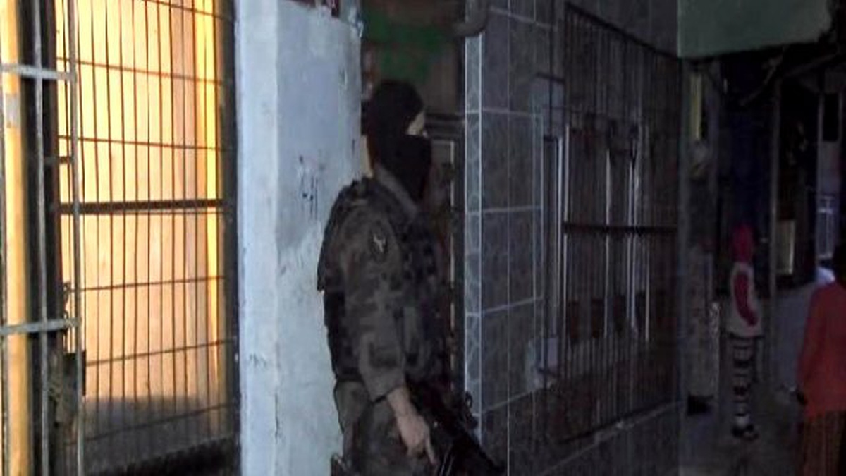 Esenler\'de Uyuşturucu Operasyonu: 13 Gözaltı