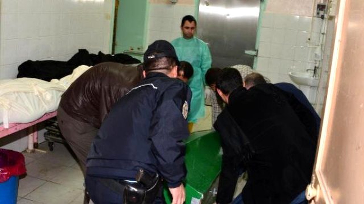 Eşi ve Biri 6 Aylık İki Kızını Öldürüp İntihar Etti (2)