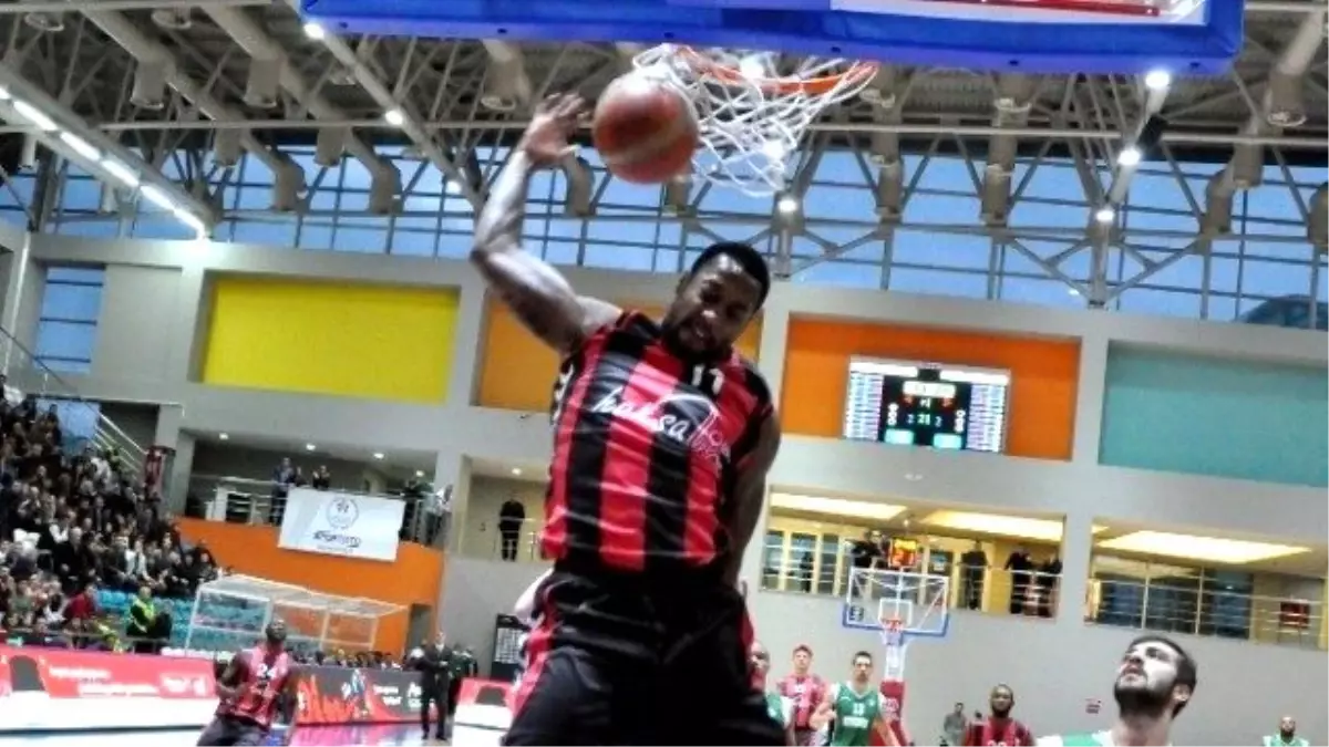 Galatasaray Lıv Hospıtal, Uşak Sportif'in Yıldızını İstiyor