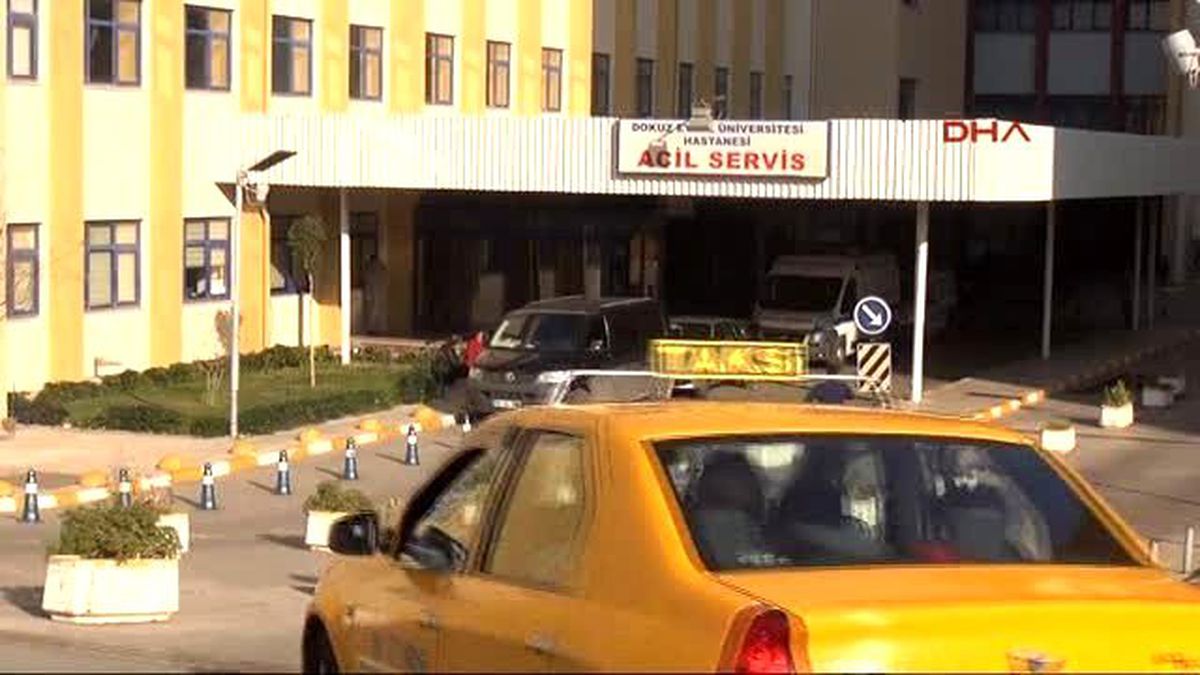Genç Kadını Sokakta Bıçakladı, Ardından Kendi Göğsüne Sapladı