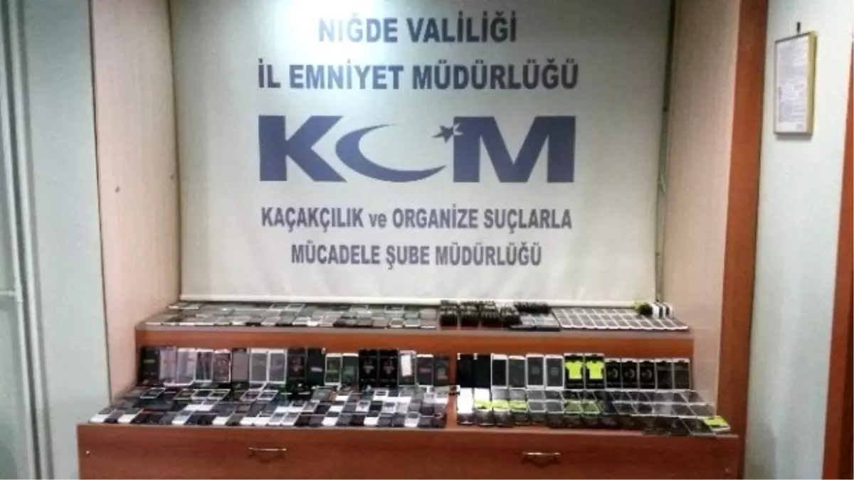 Gümrük Kaçağı 337 Telefon Ele Geçirildi