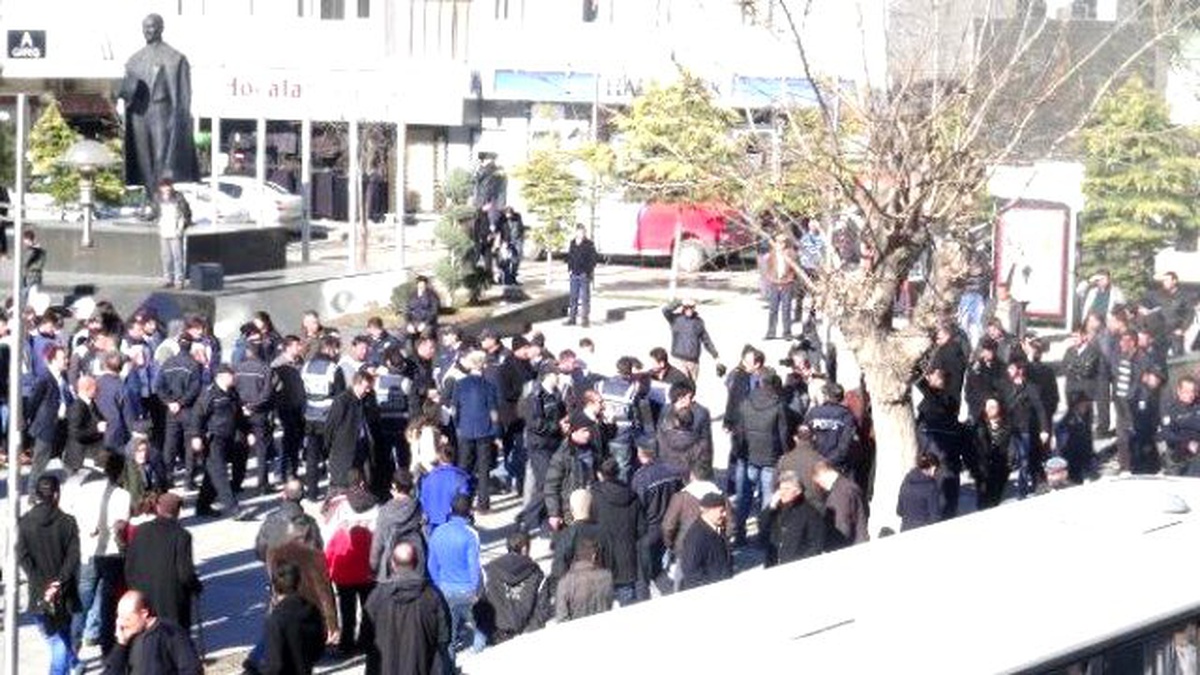 İşten Çıkarılan 34 Kişi, Eylem Yapınca Gözaltına Alındı
