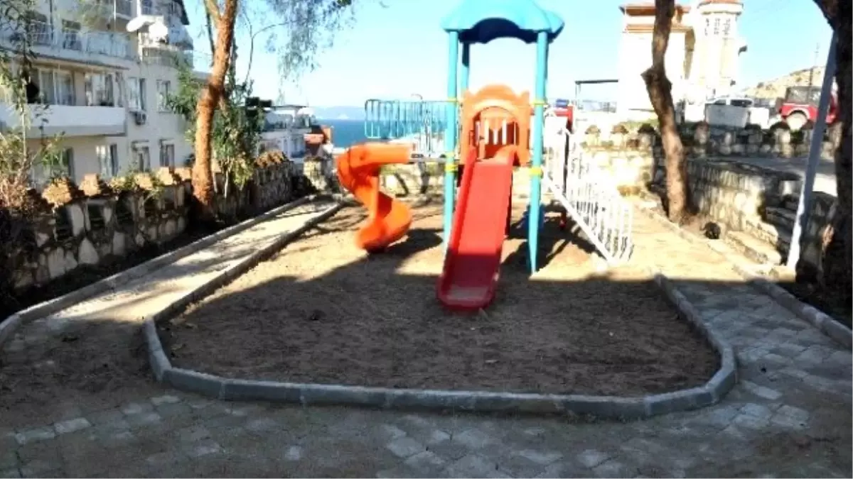 Kuşadası\'nda Park Yenileme Çalışmaları