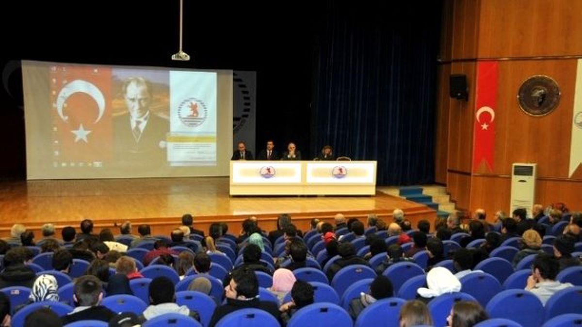Rektör Akan Uluslararası Öğrencilerle Söyleşi Yaptı