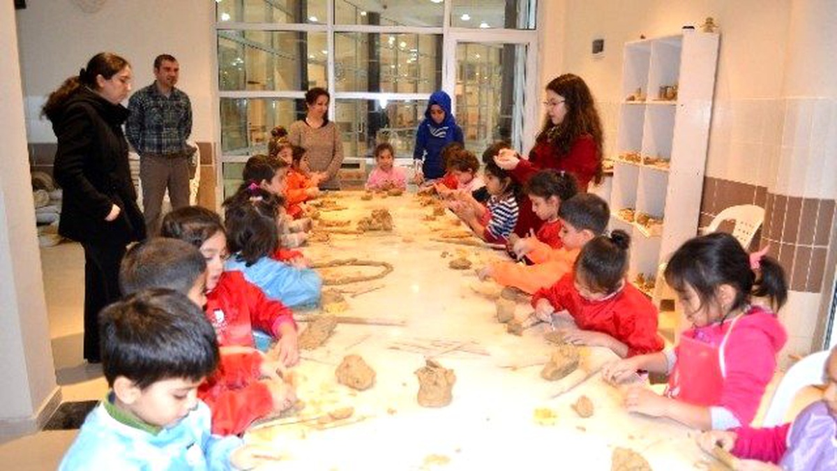Sanat Galerisi\'ne Öğrenci İlgisi