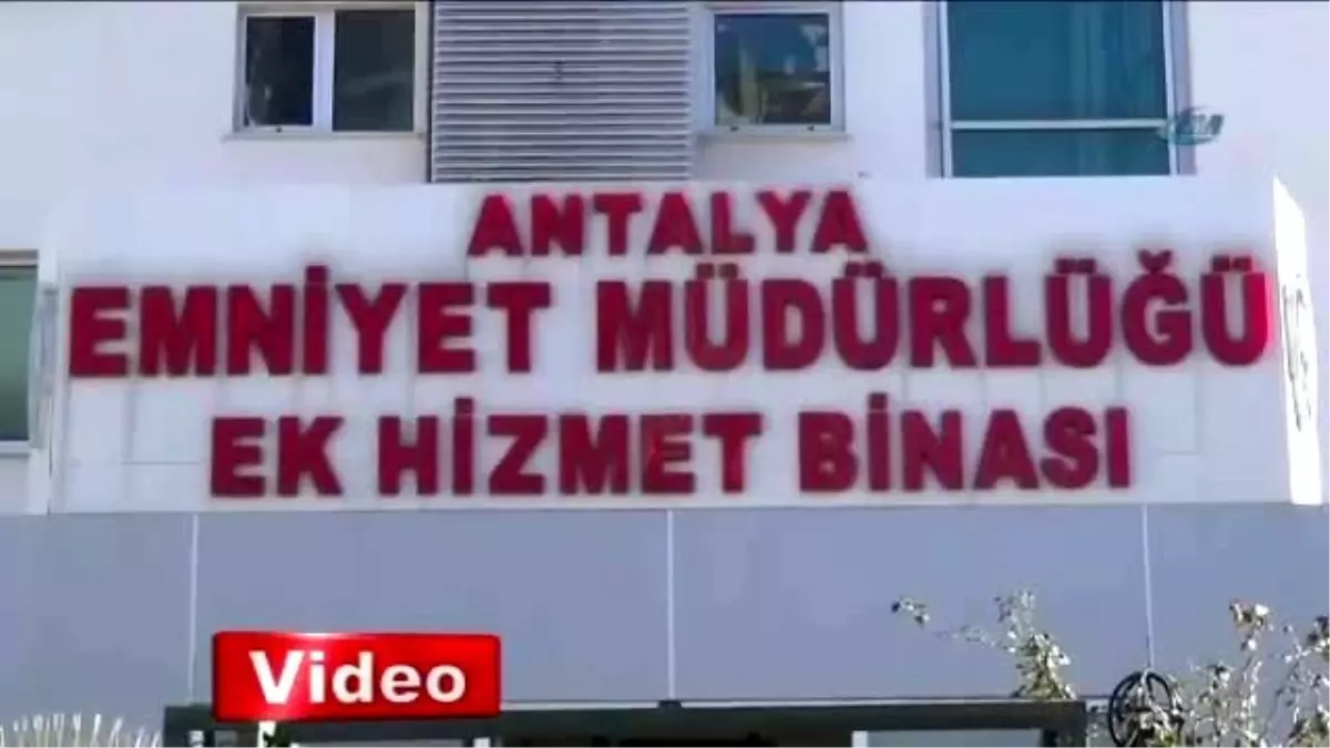 \'Savcıyız\' Diyerek Kadını Dolandırdılar