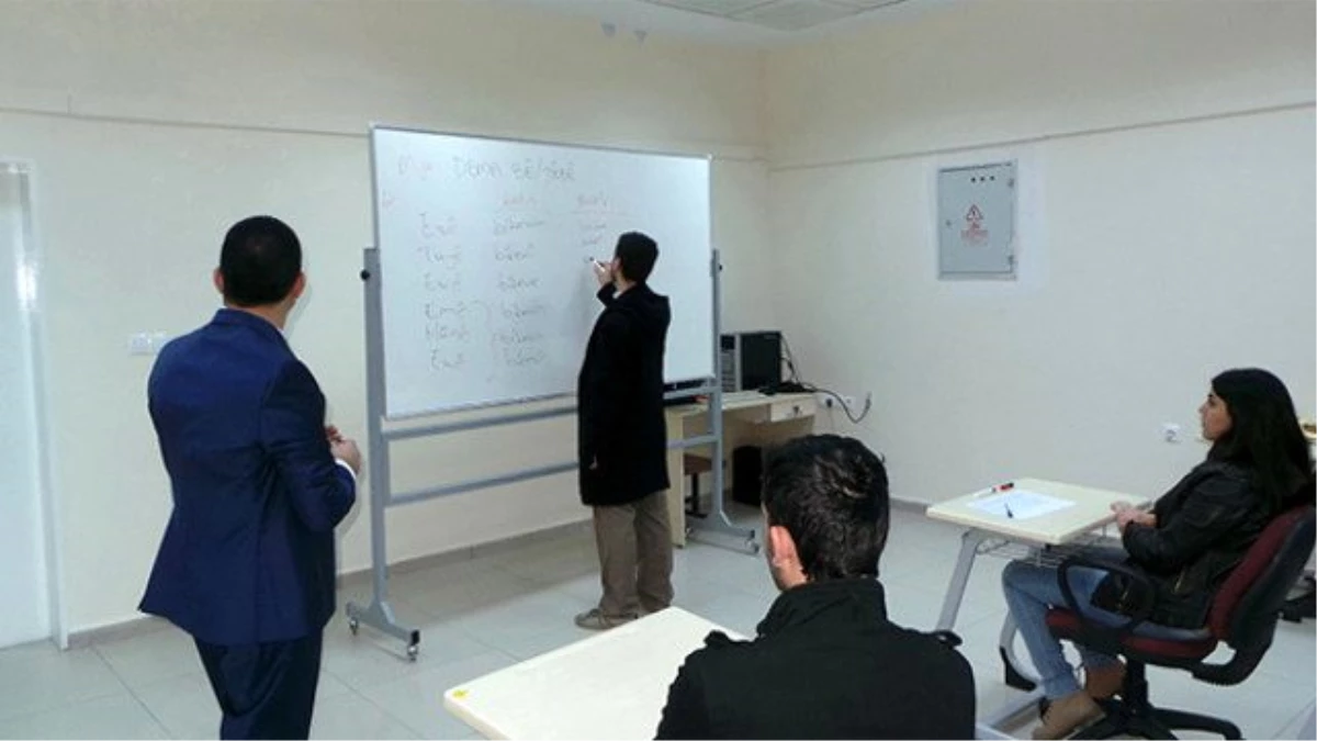 Türkiye\'de Bir İlk! Tıp Öğrencileri Resmi Olarak Kürtçe Öğreniyor