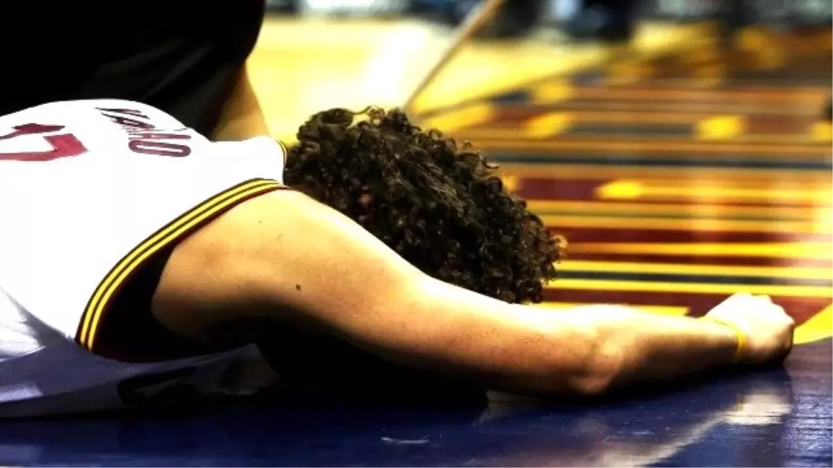 Varejao Sezonu Kapattı