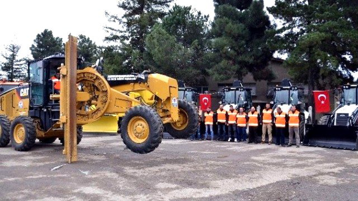 Yeni Alınan İş Makinesi ile İşte Böyle Poz Verdi