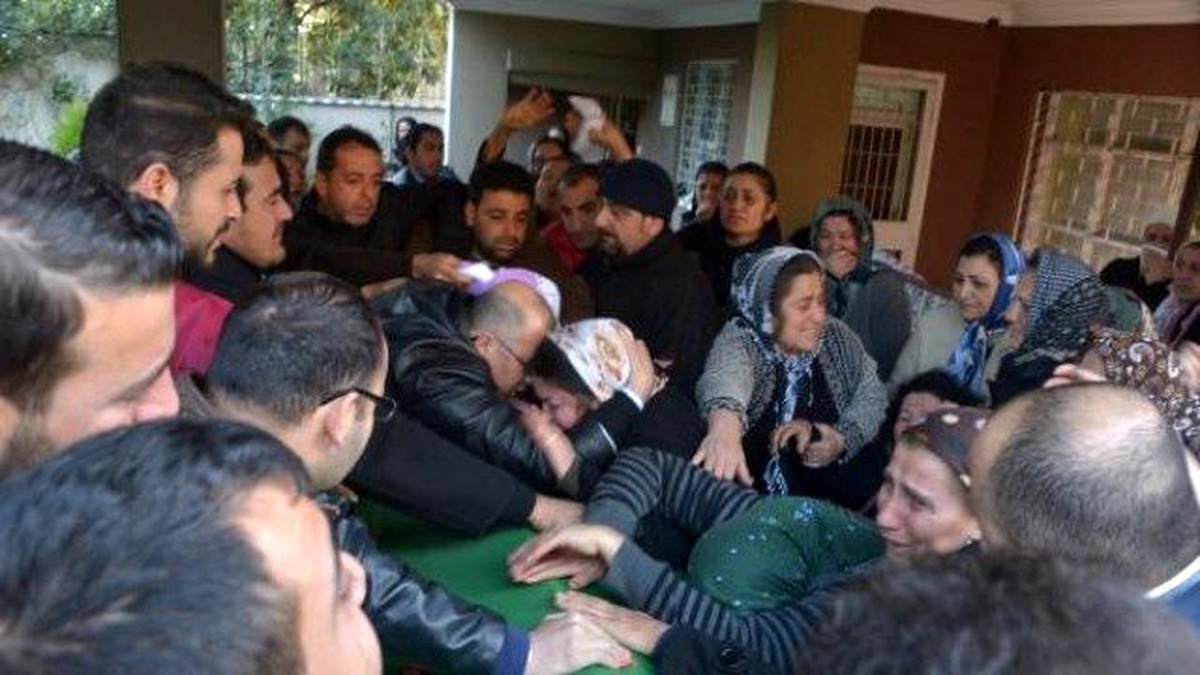Aile Katliamı Kurbanlarından Anne- Kız Koyun Koyuna Defnedildi