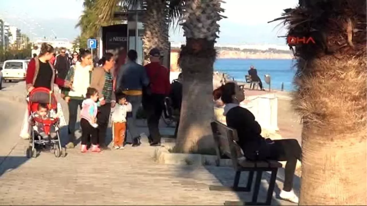 Antalya\'da Güneşi Gören Sahile Koştu