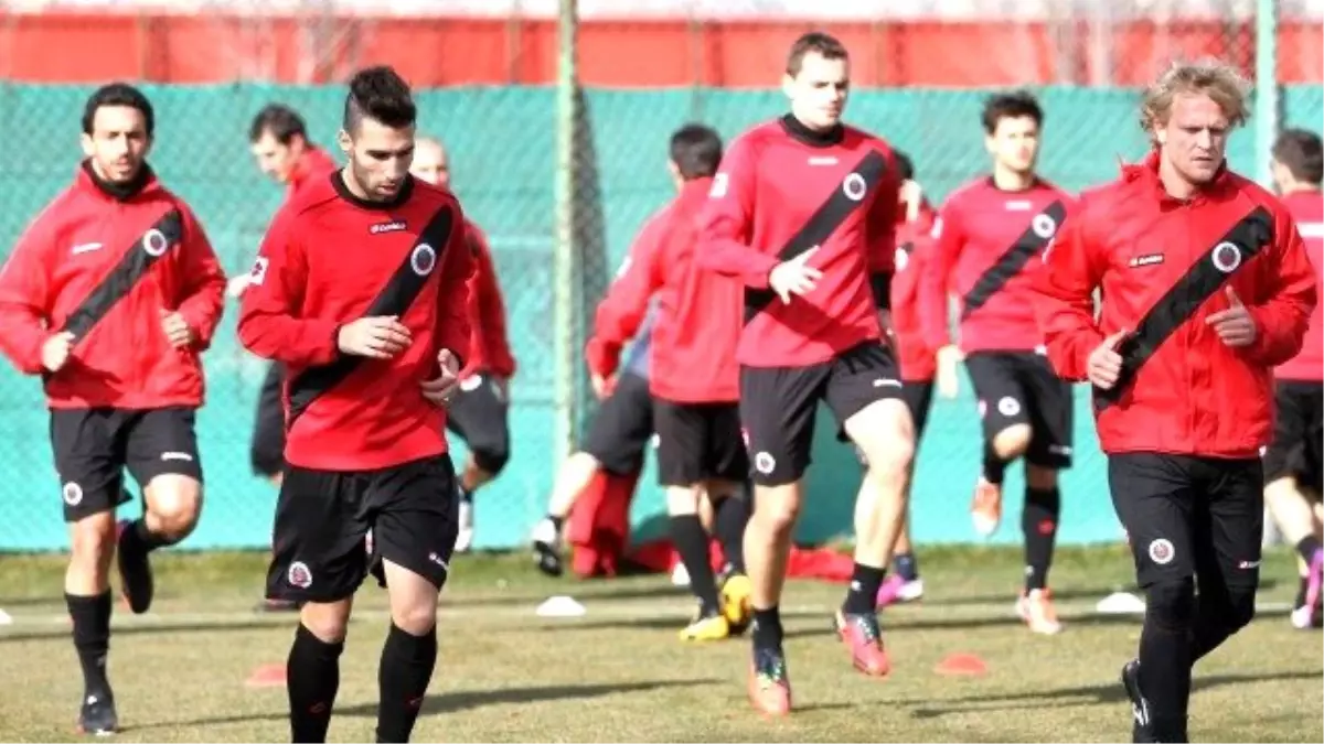 Spor Toto Süper Lig\'in 10. Haftasında Oynanan Gençlerbirliği - Kardemir Karabükspor Mücadelesinde...