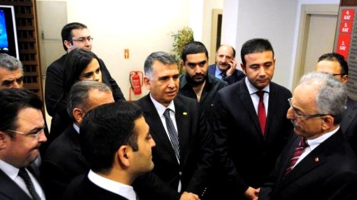 CHP İlçe Başkanları Milletvekili Aday Adaylığı İçin İstifa Etti