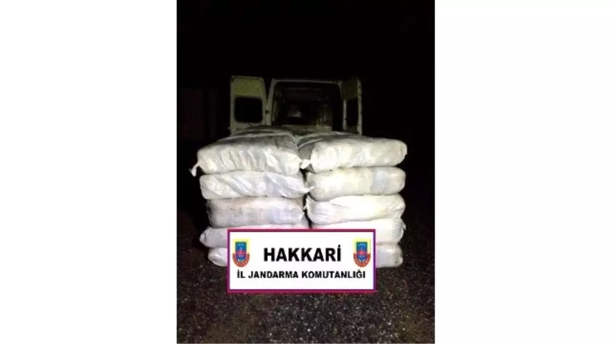 Hakkari\'de 2.7 Ton Kaçak Çay Ele Geçirildi