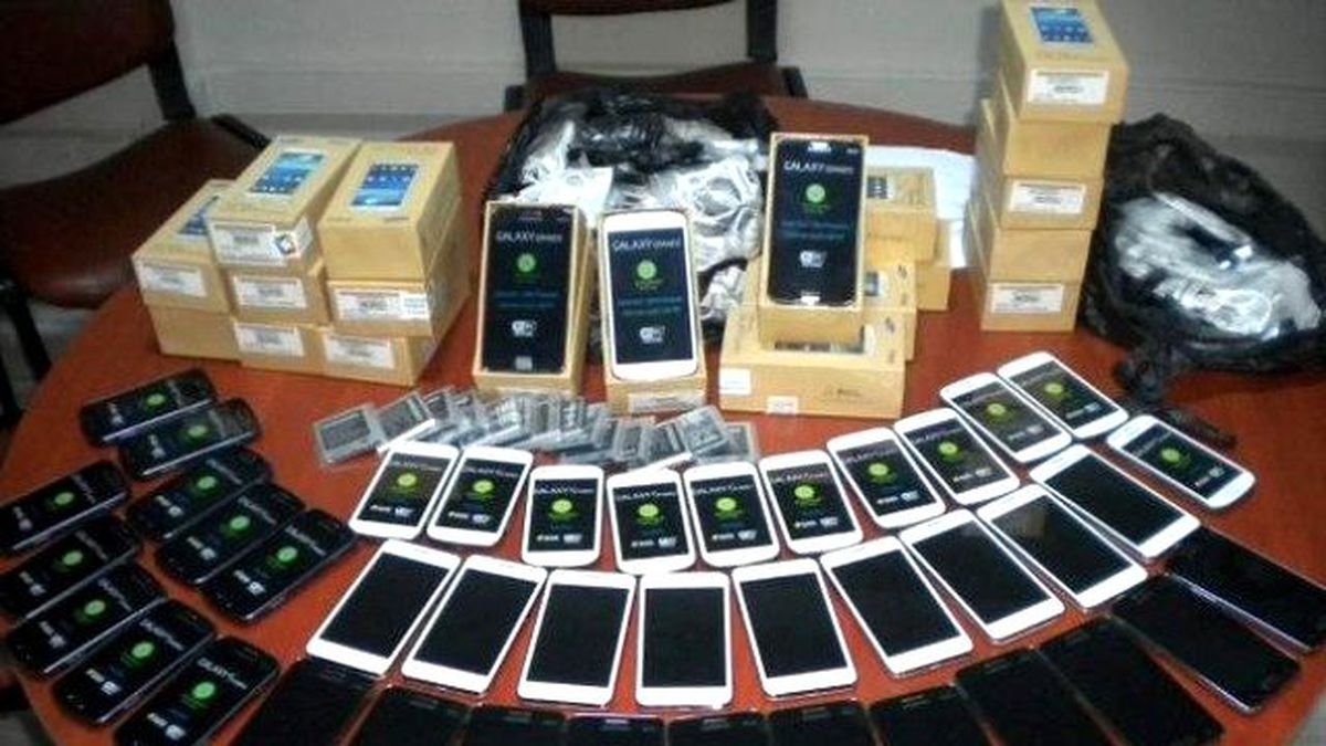Hakkari\'de Bin 185 Cep Telefonu Ele Geçirildi