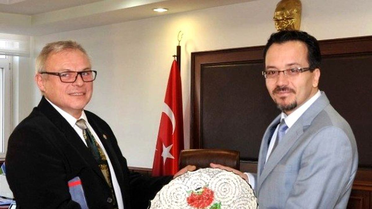 Polonya Başkonsolosu Michalski\'den Adü\'ye Ziyaret