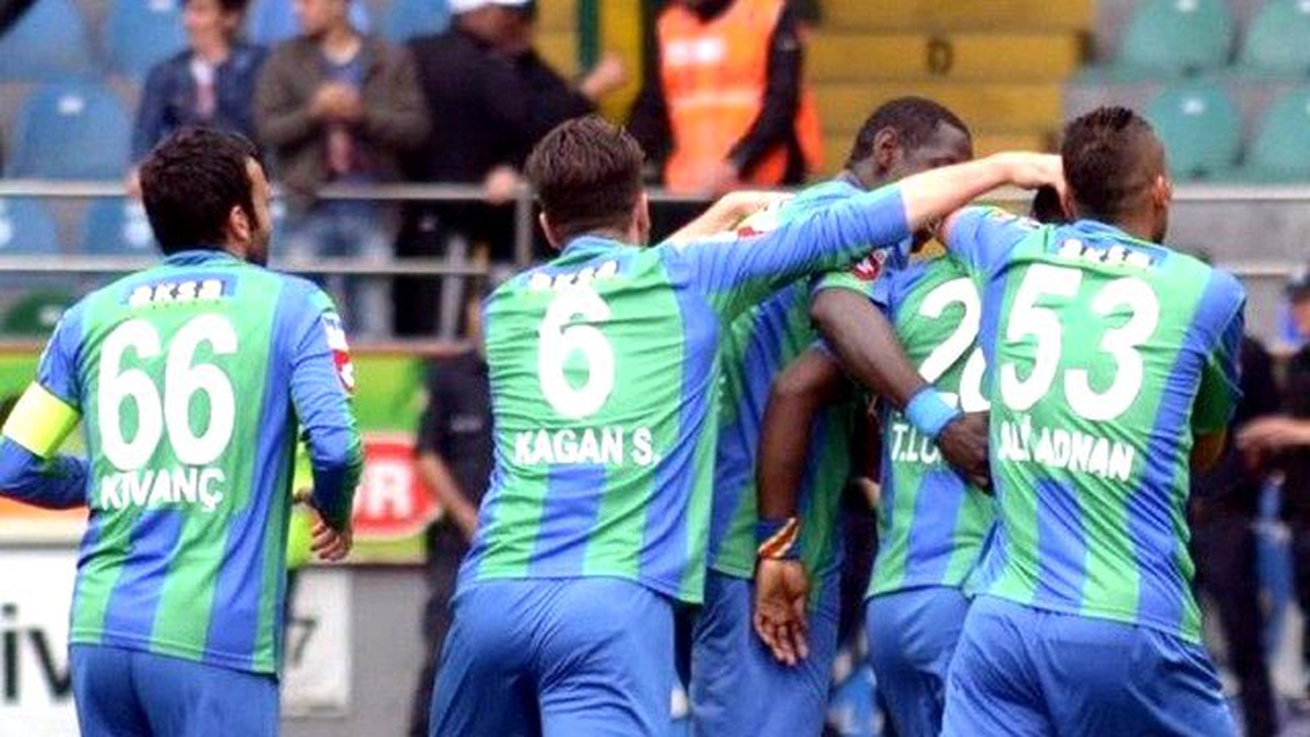 Sarıyer - Rizespor Maçında İlginç Enstantane!