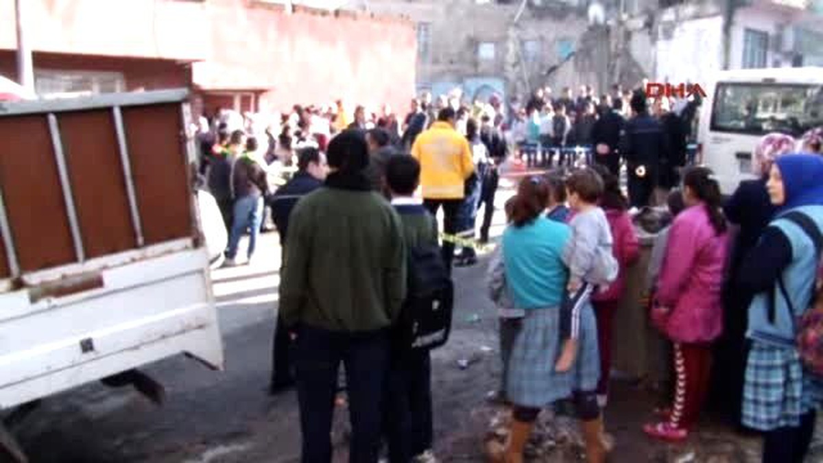 Siirt Kamyonetin Çarptığı 6 Yaşındaki Oğlunun Cesedi Başında Kriz Geçirdi