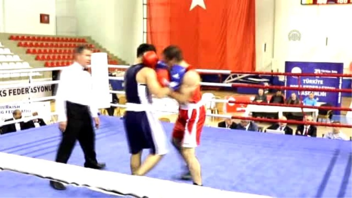 Türkiye Büyük Erkekler Ferdi Boks Şampiyonası Devam Ediyor