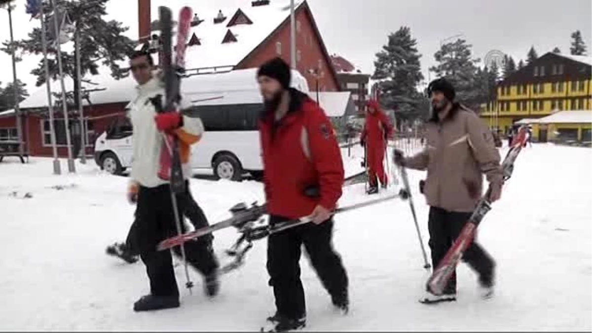 Üniversite Öğrencilerine Ilgaz Dağında Kayak Eğitimi