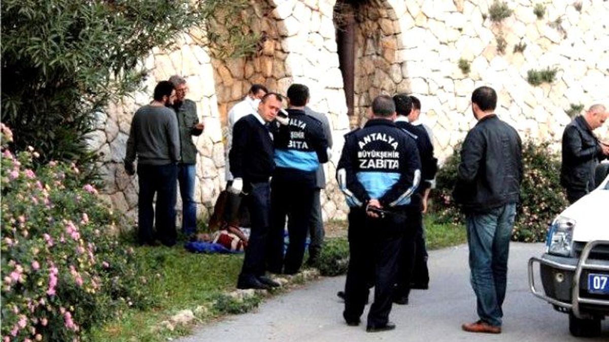 Yol Kenarında Erkek Cesedi Bulundu