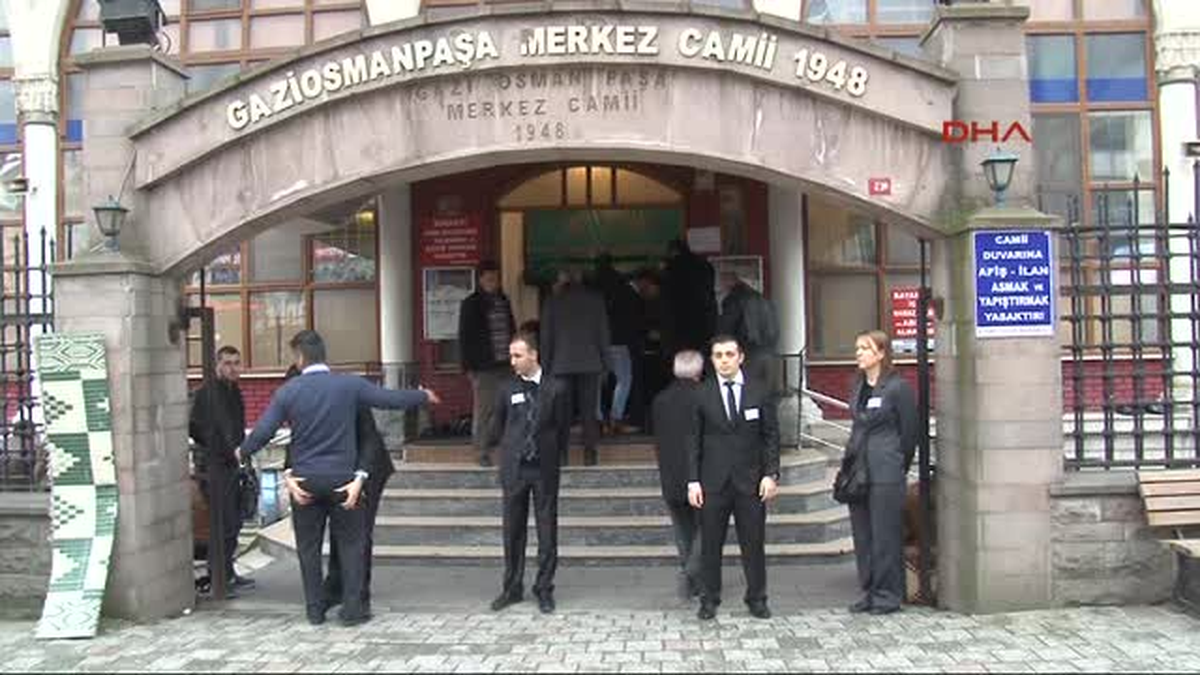 Abdullah Gül Cuma Namazını Gaziosmanpaşa\'da Kıldı