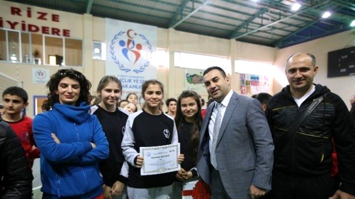 Analig Voleybol Grup Müsabakaları Rize\'de Başladı