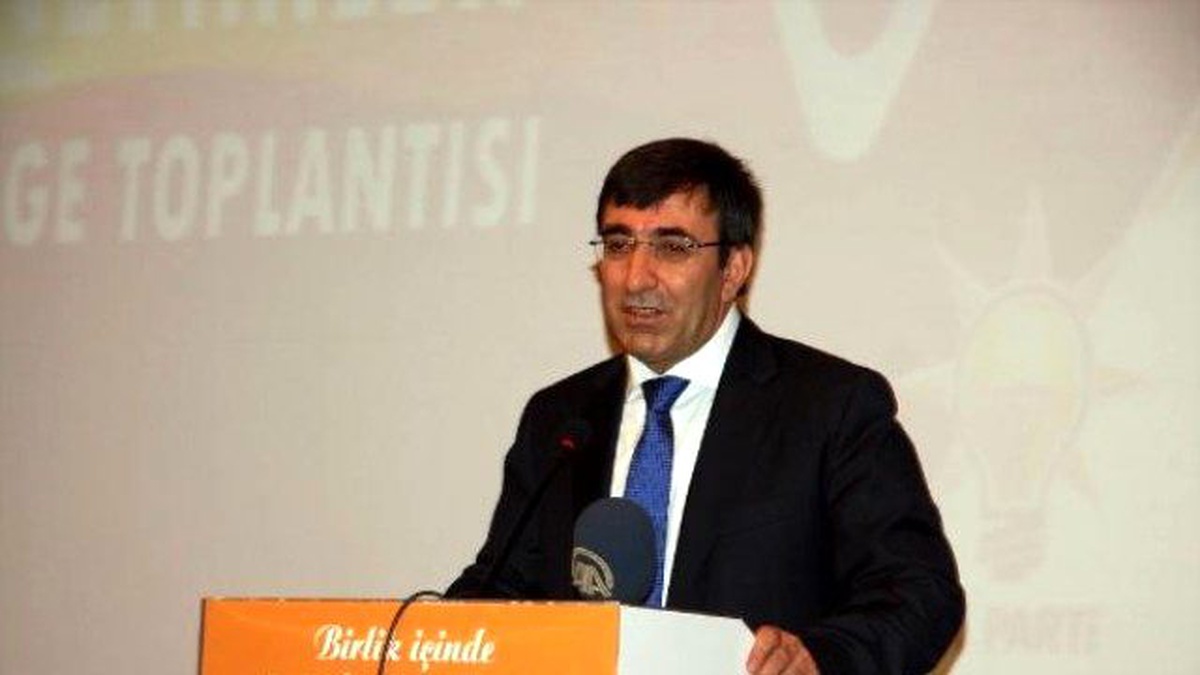 Bakan Yılmaz, Belediye Başkanlarından İyi Ekip Kurmalarını İstedi