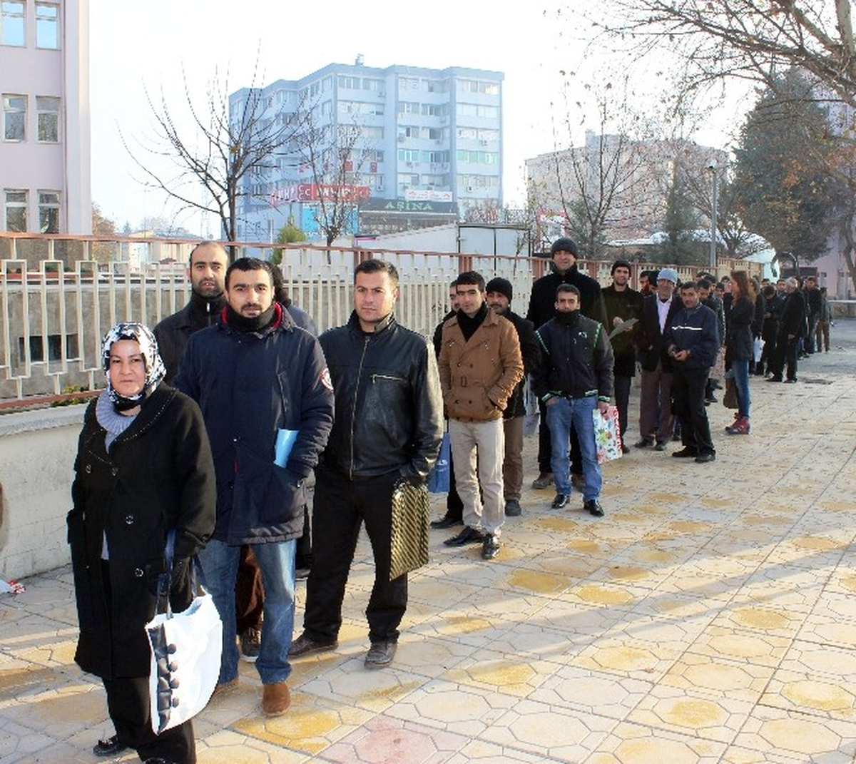 Ekmek Kuyruğu Değil \'Ehliyet\' Kuyruğu