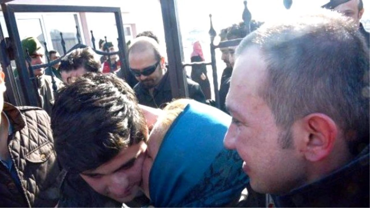 Erdoğan\'a Hakaretten Tutuklanan Liseli Tahliye Oldu(2)