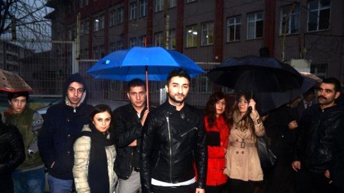 Esenyurt\'ta Okul Önünde Öğretmenlere Saldırı...