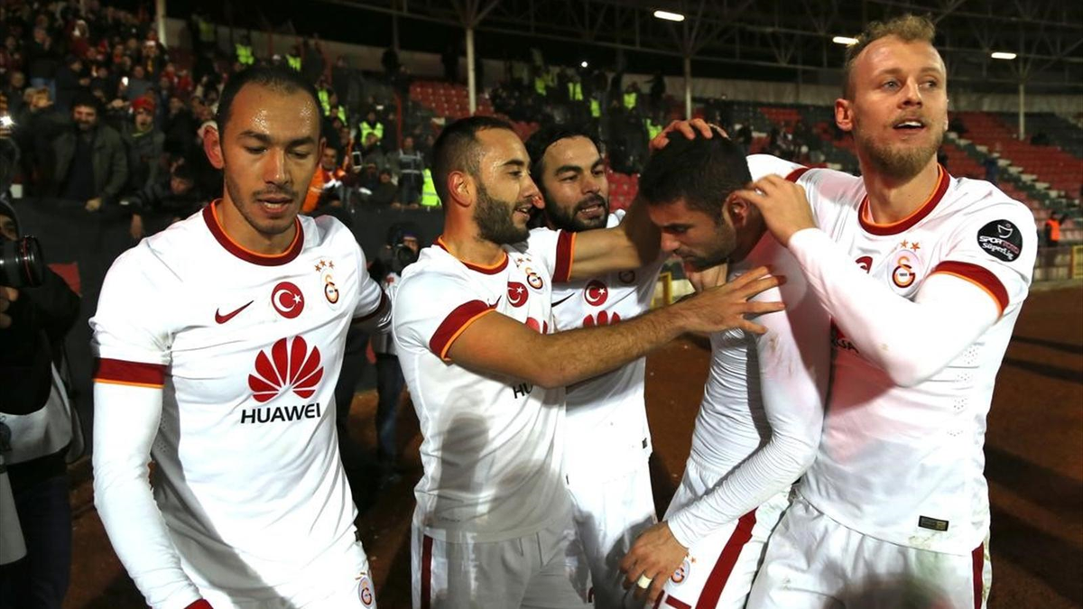 Galatasaray\'da Derbi Öncesi Kart Alarmı