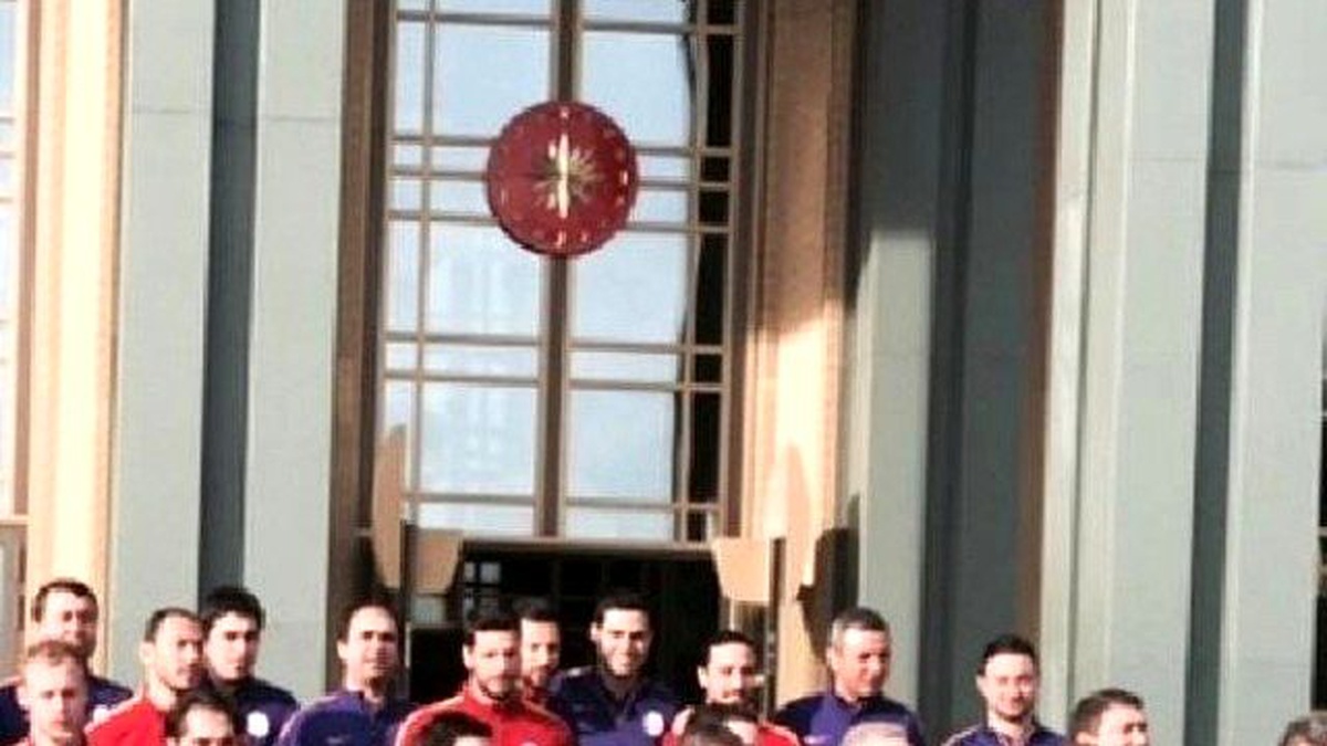 Galatasaraylı Yöneticiler ve Futbolcular Cumhurbaşkanlığı Sarayında