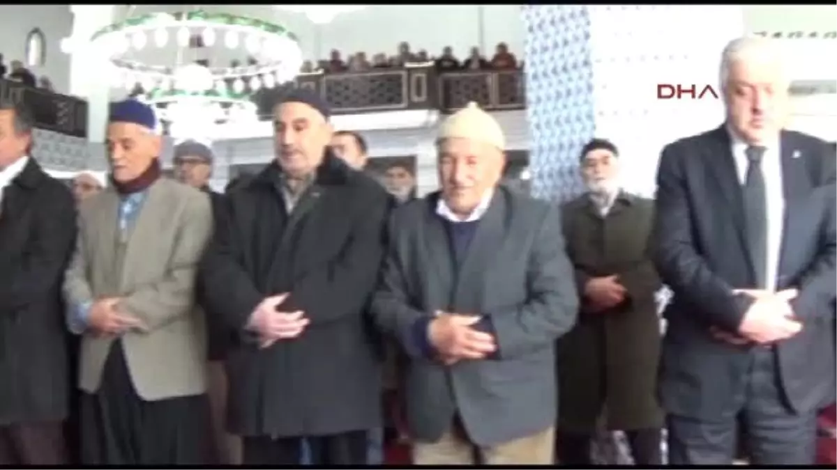 Gaziantep Şamil Tayyar Üniversiteyi Kazanınca Annesi 7 Kapıdan Bulgur Toplayıp, Kaz Kesip Dağıtmış