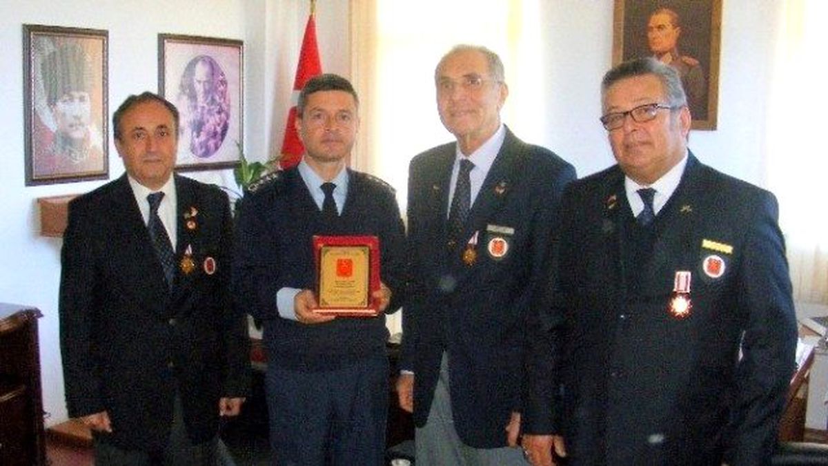 Gazilerden Albay Erdal Maviş\'e Ziyaret