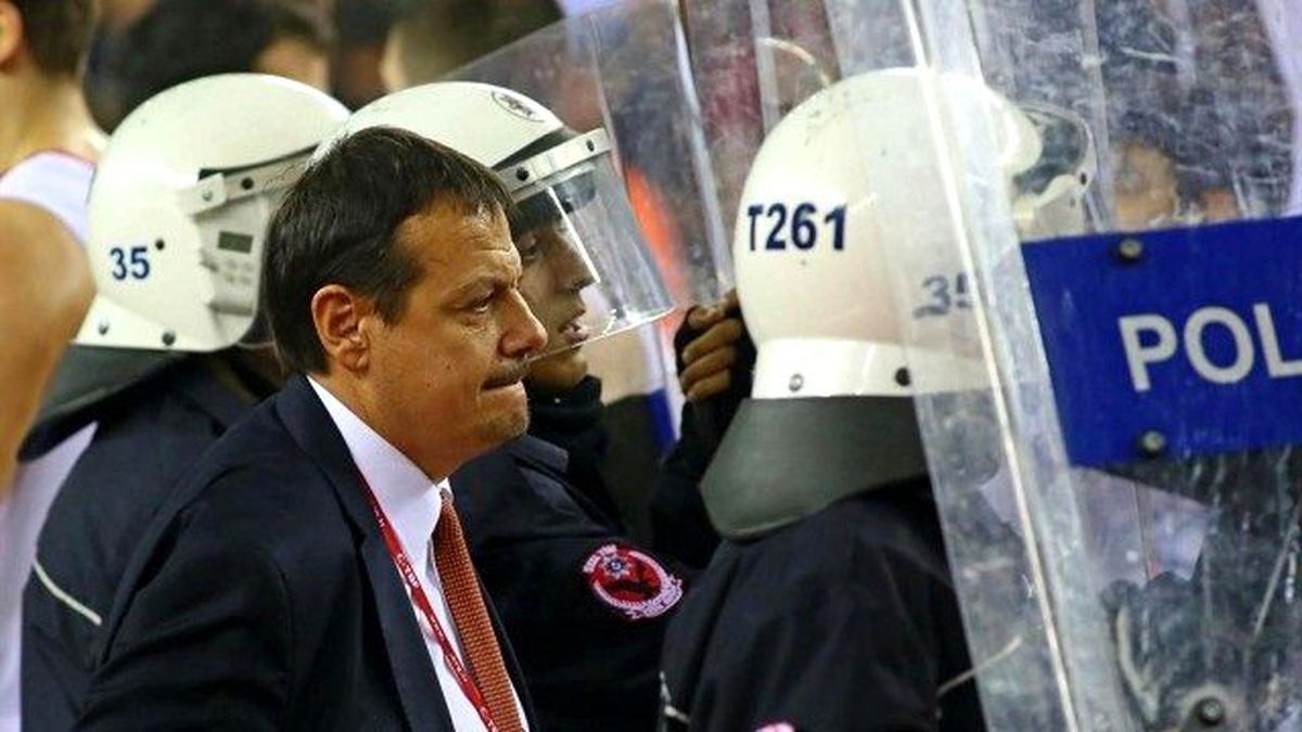 Hakemlerden Ergin Ataman\'a Şok Cevap: "Birazdan Biter"