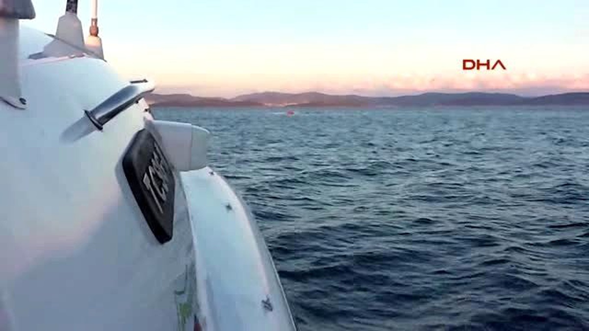 İzmir Denizde Ölüme Terk Edilen Kaçak Göçmenleri Sahil Güvenlik Ekipleri Kurtardı