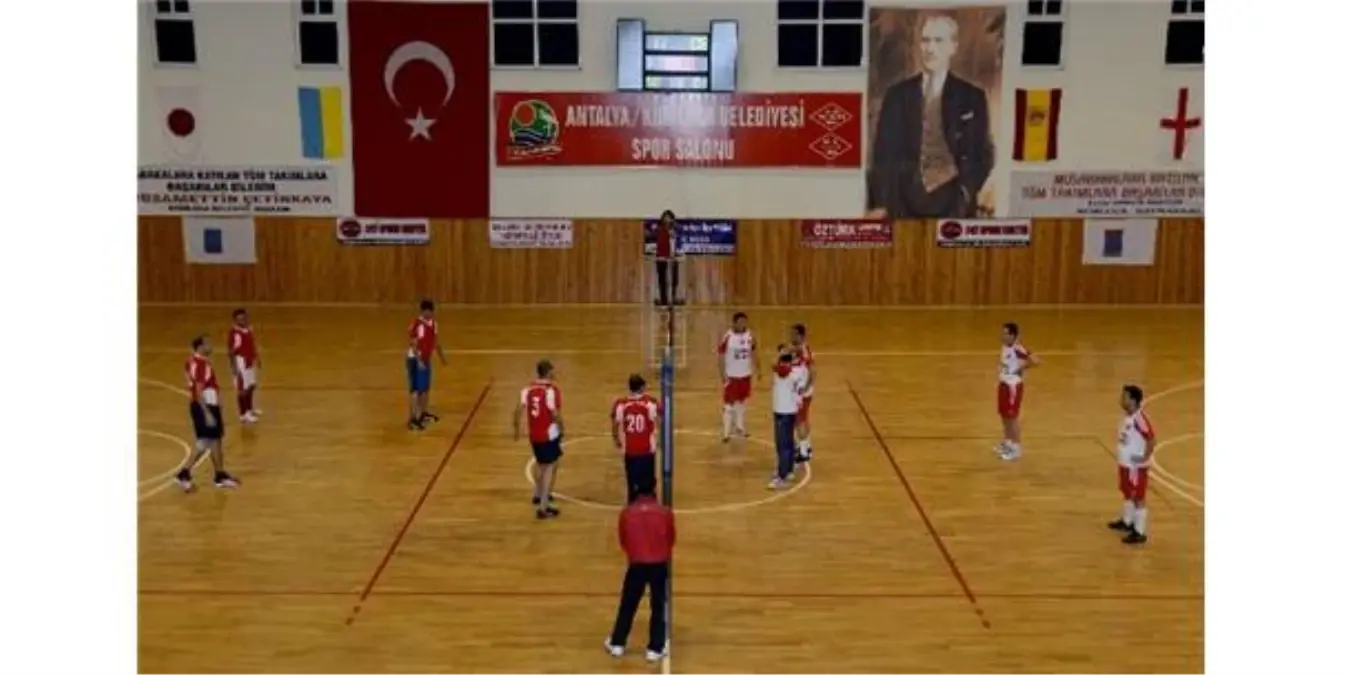Kumluca'da Kurumlar Arası Voleybol Turnuvası