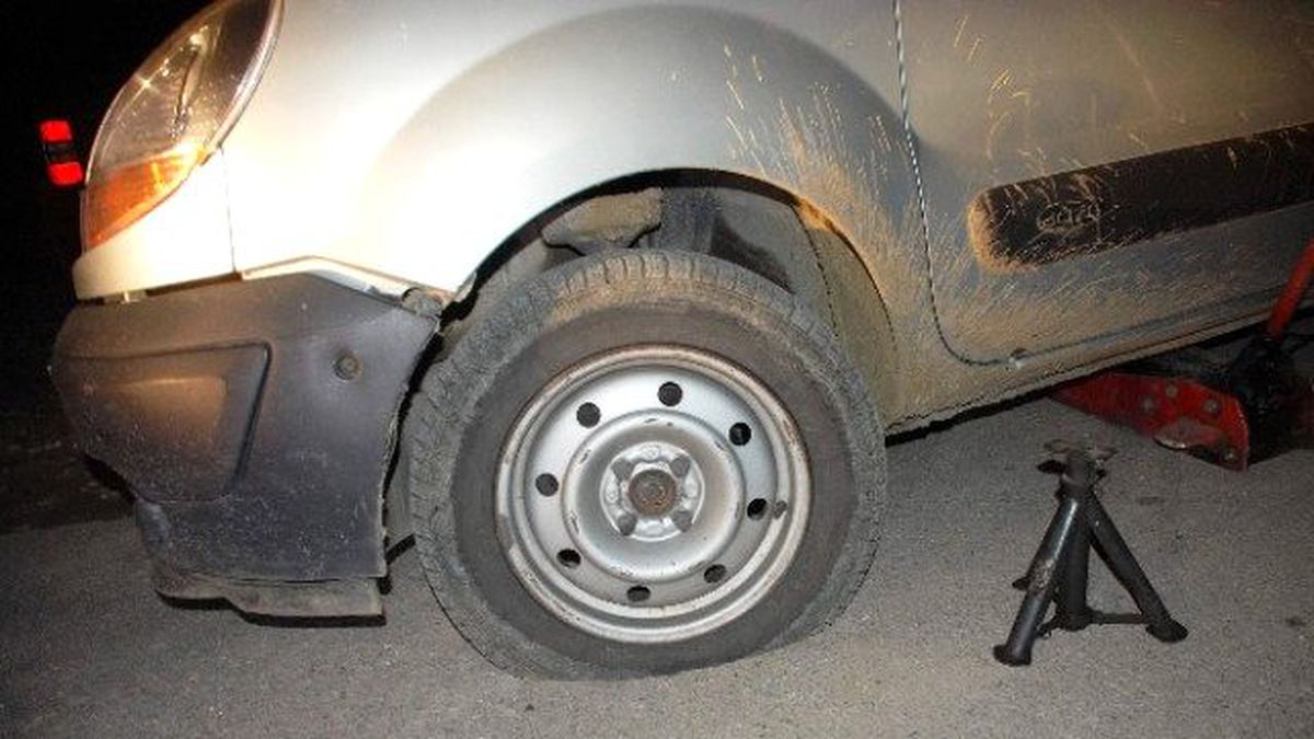 Ticari Aracın Lastikleri Kesildi