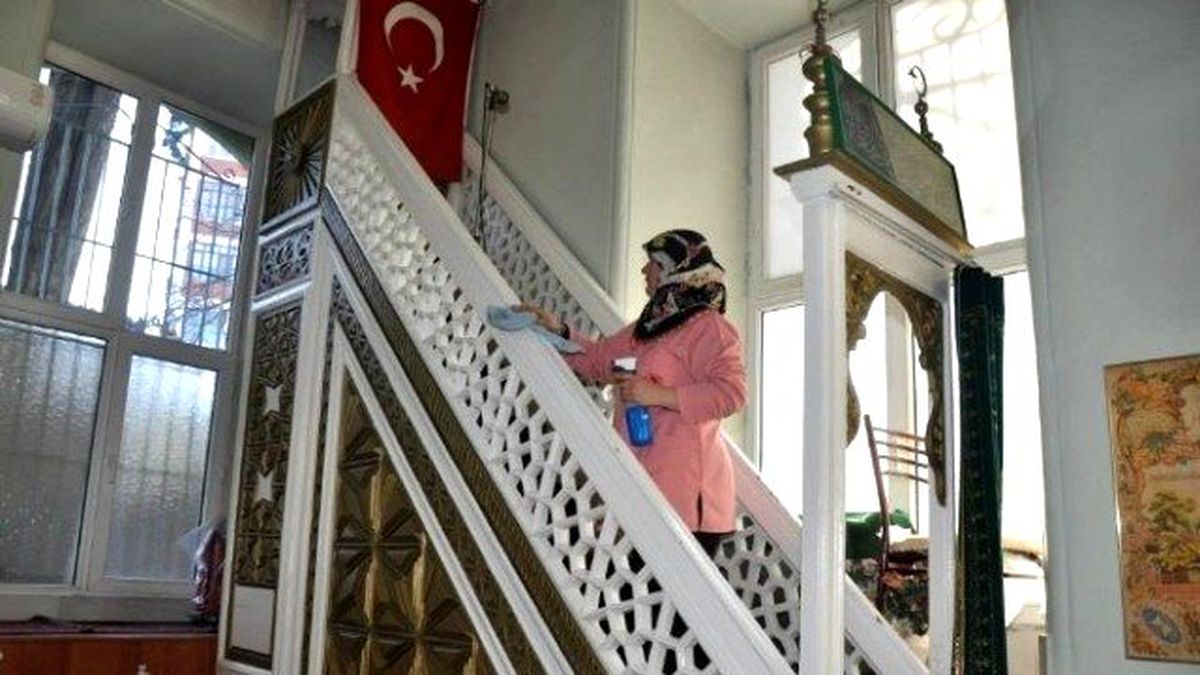 Uşak\'da Camiler Temizleniyor