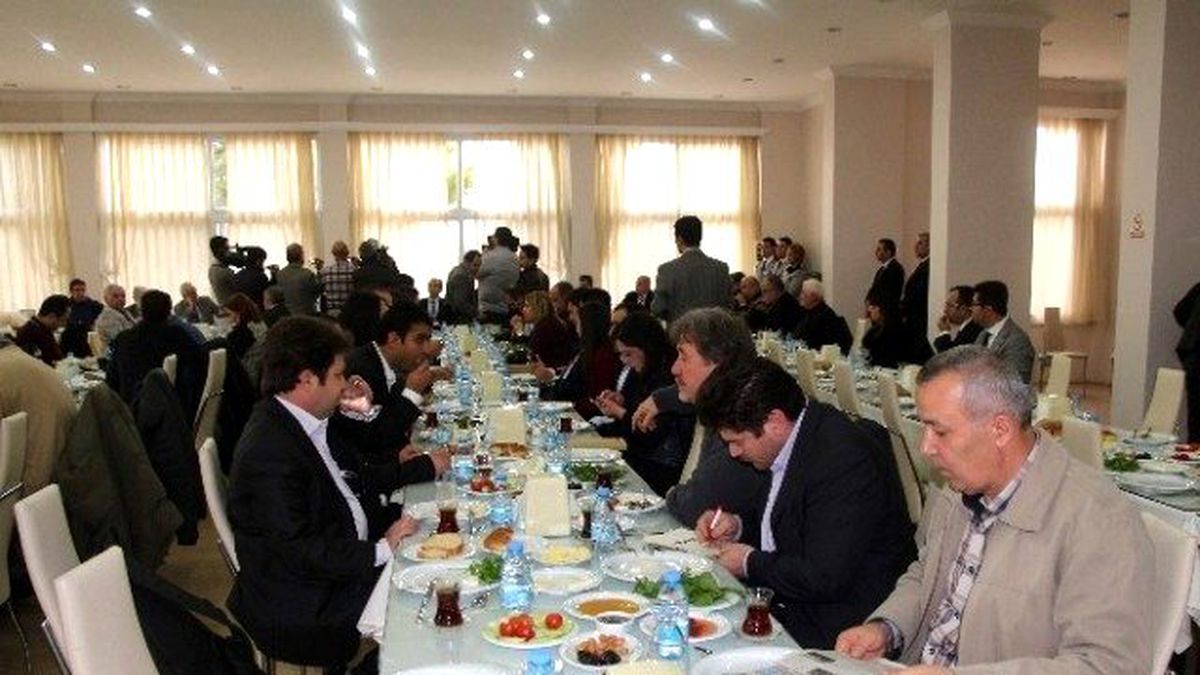 Vali Erol Ayyıldız Gazetecilerle Kahvaltıda Buluştu
